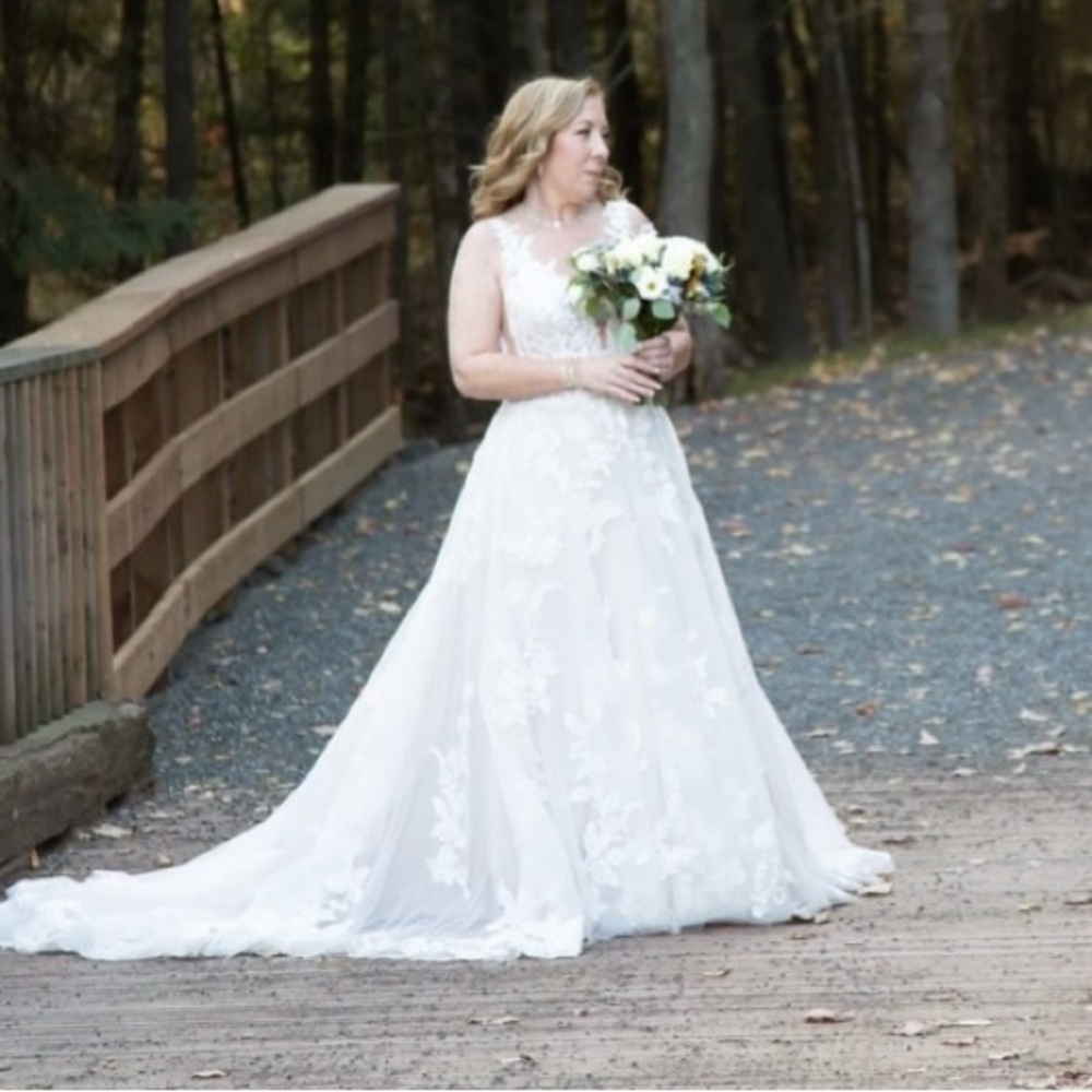 Elegant Lace Wedding Dress